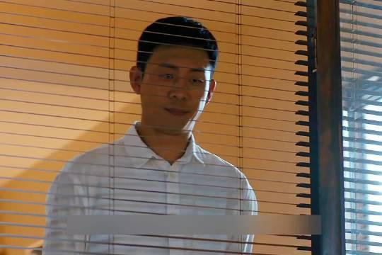 刑警队长无意间发现,12年前师傅死亡的秘密