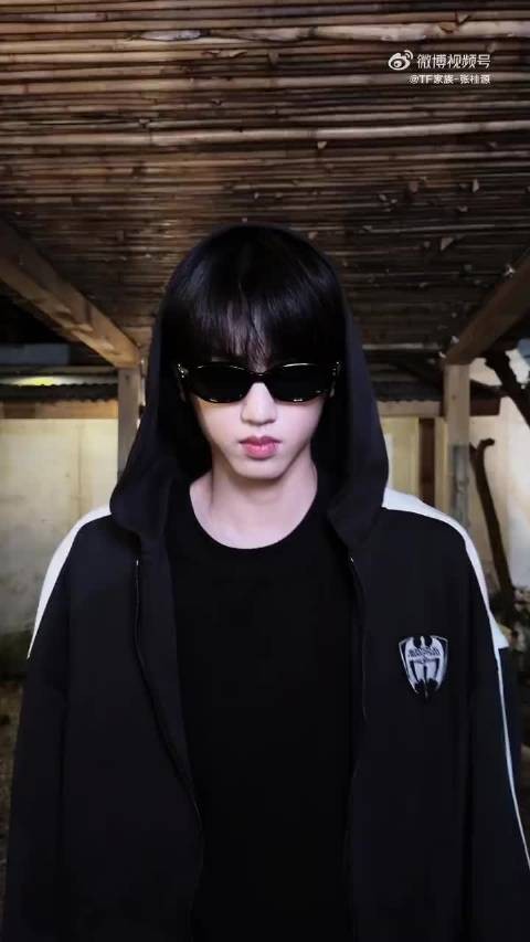 张桂源粉丝制作明信片，展现全能核心ace魅力