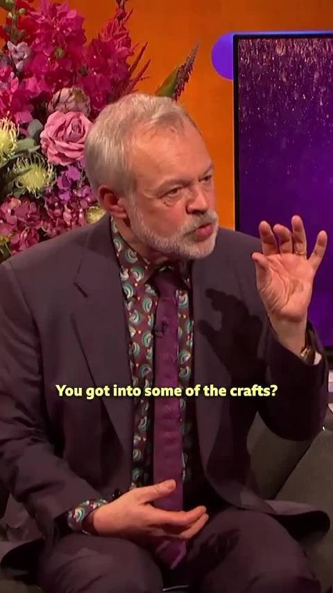 阿曼达塞弗莱德赠主持人手工编织篮