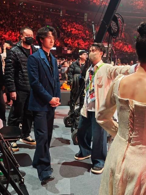 又刷到一个新视角！