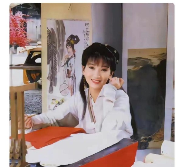 赵雅芝少女时期的照片，温柔如水，明亮如玉，真的太美了的！