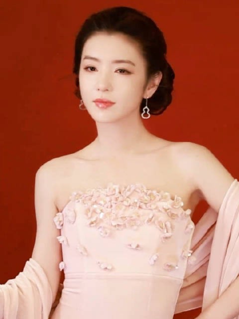 李云霄温柔诠释东方美学