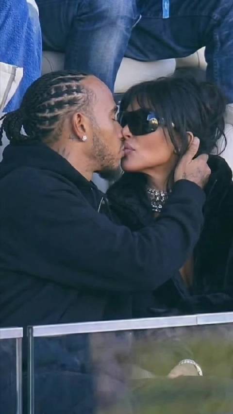 金卡戴珊公开恋情！与汉密尔顿接吻，超级碗看台秀恩爱，太甜了