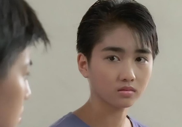 从辍学群演到上市公司老板，54岁黎姿的豪门生活，打了质疑者的脸