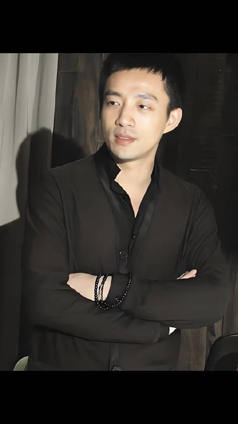 汪小菲独赴曼谷为孕妻祈福，承诺三胎降生后举家返京