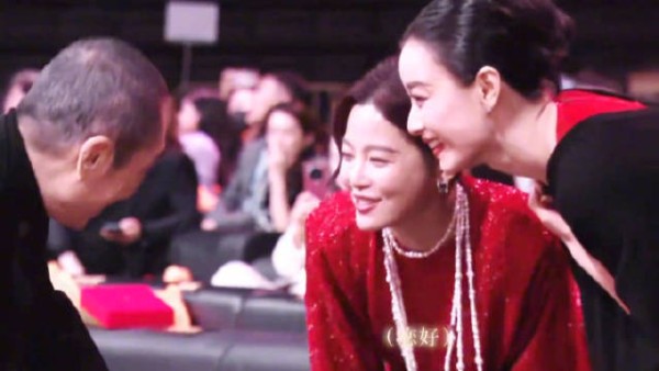 倪妮亮相微博之夜展现清冷气质与精湛演技