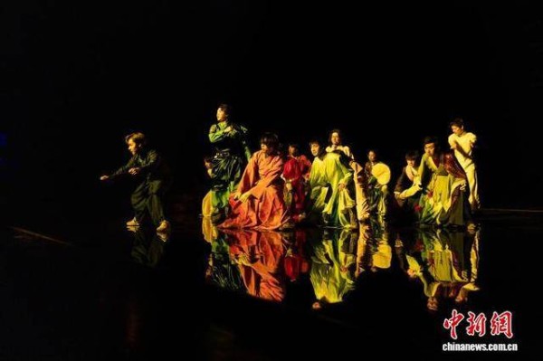 《江南·十二场欢聚》：一部舞台剧的“戏剧振兴”实践