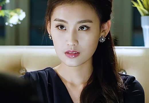 女孩用男友的骨灰做成了花瓶,结果诡异事件频频发生