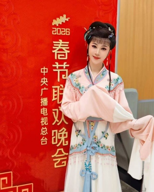 “天上掉下个林妹妹”，王派“嫡传”李旭丹登上春晚舞台