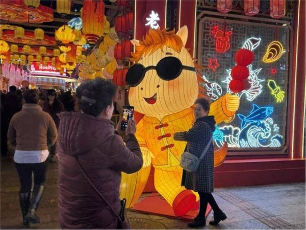 千灯点亮大鲍岛,糖球会灯会燃动新春人气