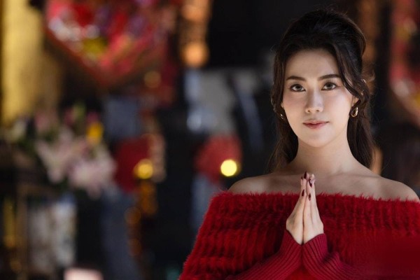 TVB落选港姐抽中43万大奖,止步十强仍顺利签约,哭诉遭亲友暗讽贪慕虚荣