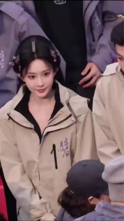 王鹤棣、孟子义开机同框