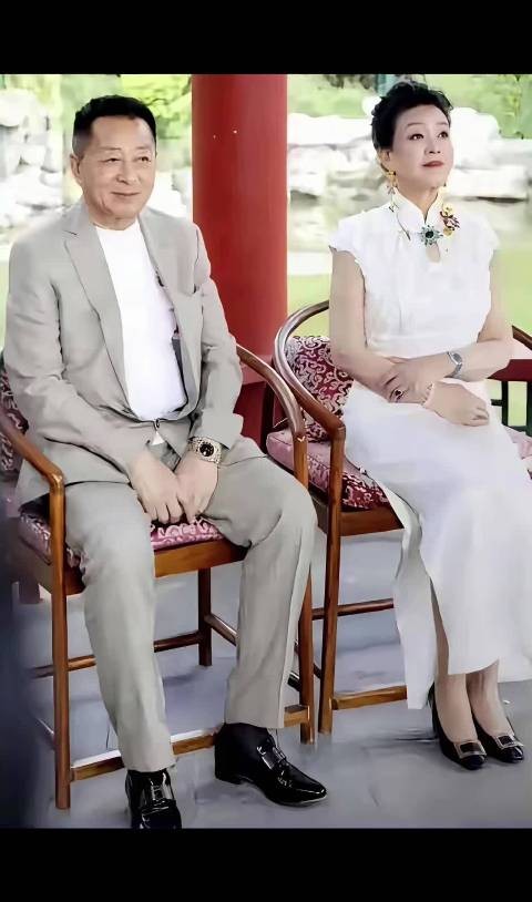 汪大爷悠闲晚年引热议,张兰辛劳一生反遭非议