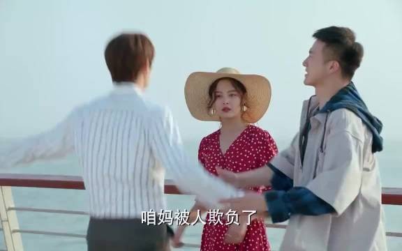 几个老千竟然合伙欺骗老太太,儿子看不下去果断出手,结局极度舒适