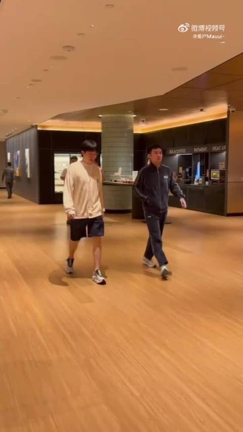 连孩子都拒绝,也扭着头无视,没看出礼貌在哪里?