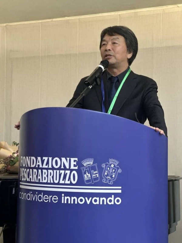 凭借“独到的哲思和幽默”，刘震云成为获意大利国际南北文学奖的首位中国作家