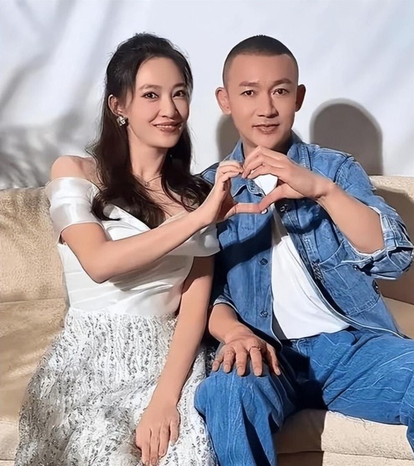 聂远妻子首度公开聊二宝,二胎是女儿已经3岁,粉色小旗袍太可爱