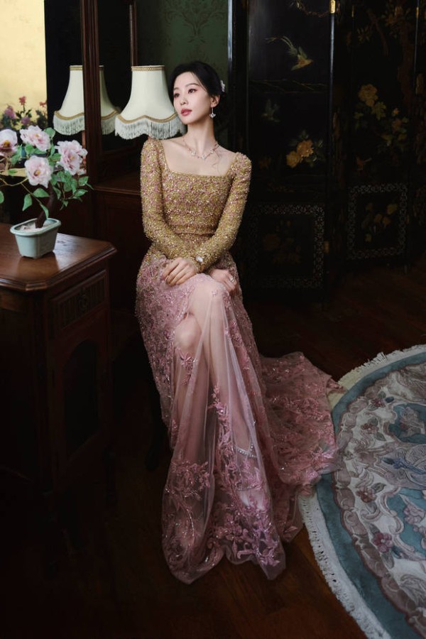 刘诗诗优雅温柔。