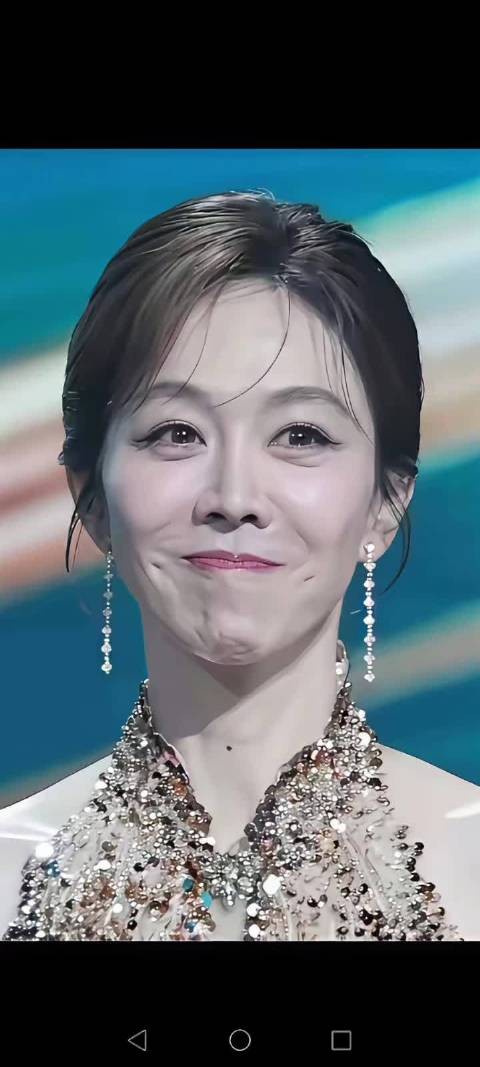 姜妍太瘦了,这满脸的皱纹让人丝毫感觉不到任何美感,还是满满的胶原蛋白好看