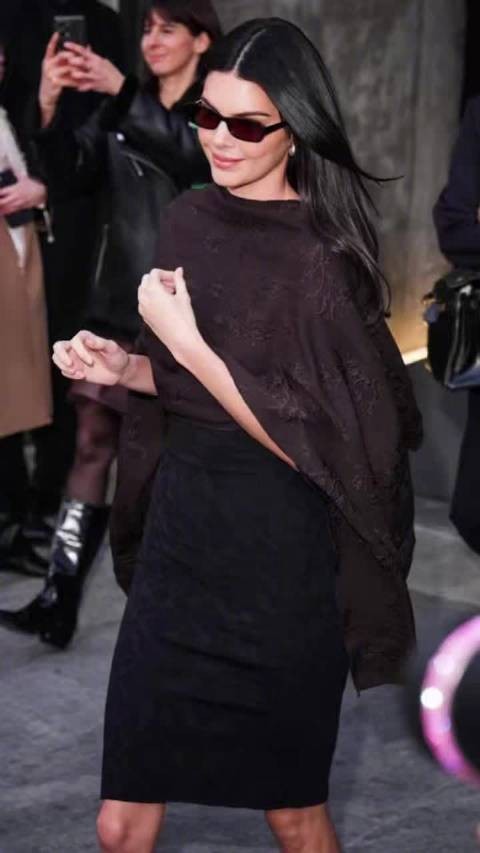 肯豆与尼古拉斯亮相Armani秀场，共赴香水派对