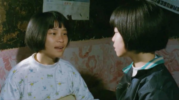 同一张“脸”不同命运！妹妹穿校服上学，姐姐却在捡破烂！