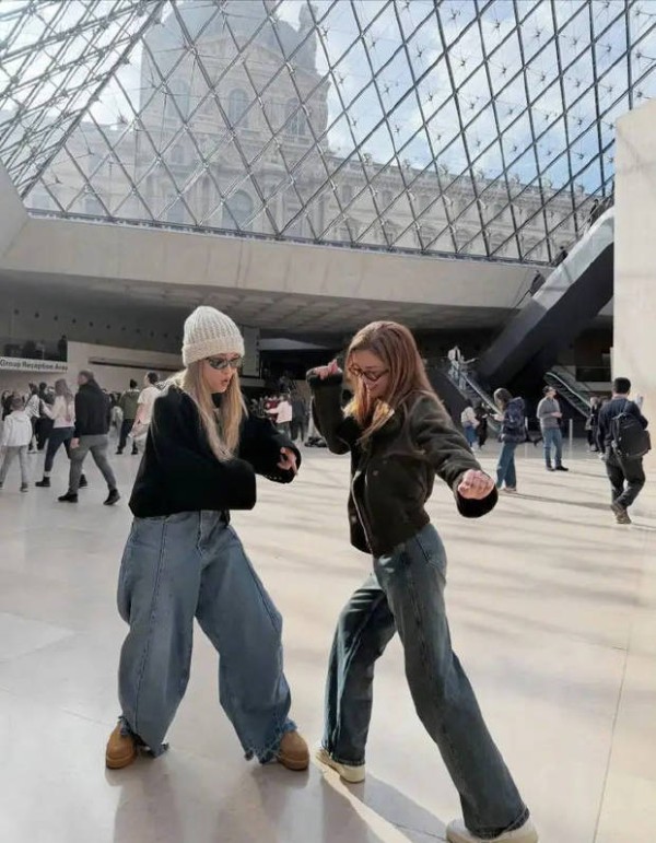 阿Sa容祖儿尽显抽象本色。