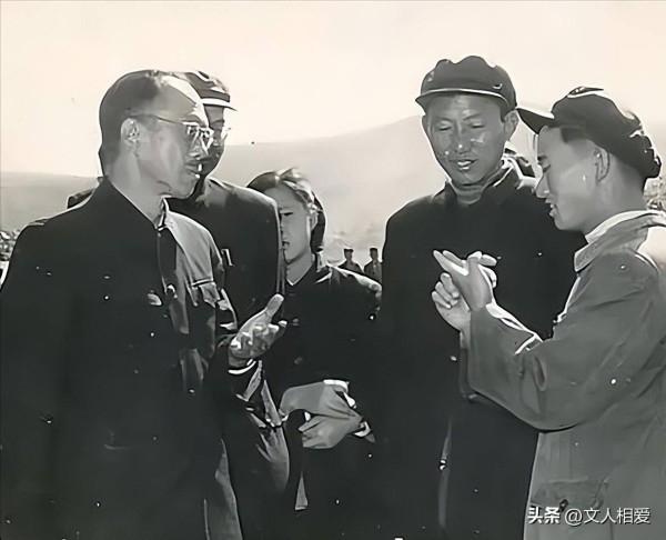 康生祖上两兄弟同是高官,一忠一奸泾渭分明,乡人称其后人亦相似