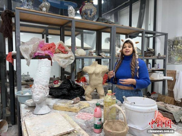 (新春见闻)美国陶艺家的“瓷都之旅”:邂逅友谊 感受温暖