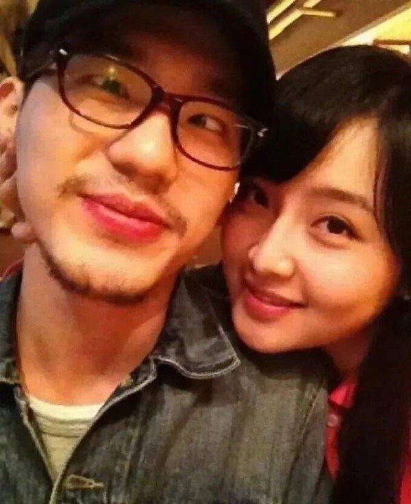 白宇初恋晒照炫耀感情史，现任刘萌萌处境尴尬，长跑12年仍未结婚