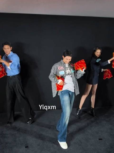 黄景瑜关晓彤王天辰同框跳大东北手势舞好欢乐