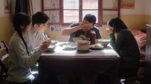 陈飞宇孙千假结婚被父母识破,当场亲吻秀恩爱