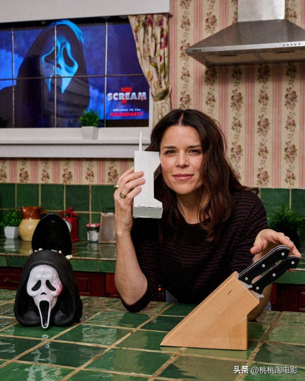 50岁内芙·坎贝尔重返《惊声尖叫7》:拒绝医美的她,美得太高级!