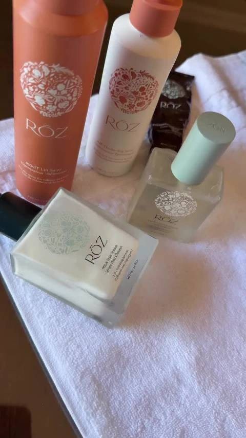 艾玛斯通今天出席演员工会奖的美貌,全套路易威登