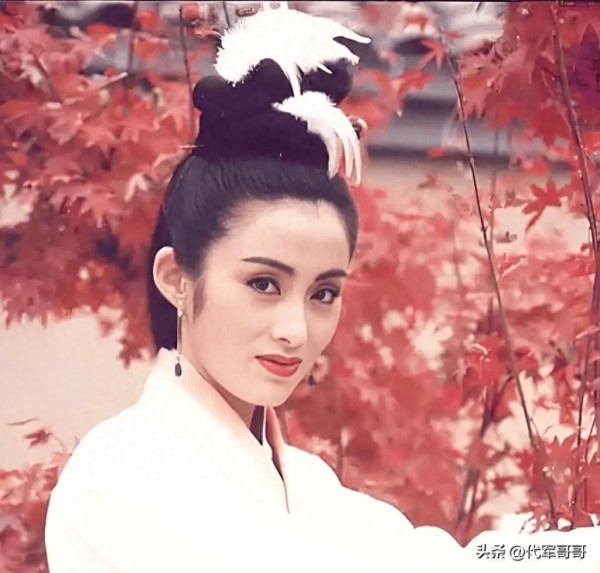 58岁张敏近况曝光!直播逆袭身家过亿,与小10岁男友同居引发热议