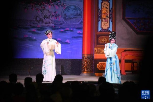 粤剧“春班”送戏下乡