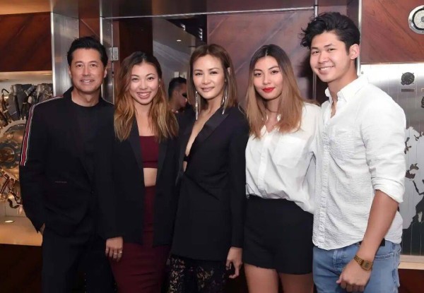 香港星二代展现健硕身材，在好莱坞出道，长相被指不如爸爸帅气