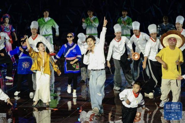 昆明举行“平凡亦能铸就非凡——我就是滇风”盛典晚会