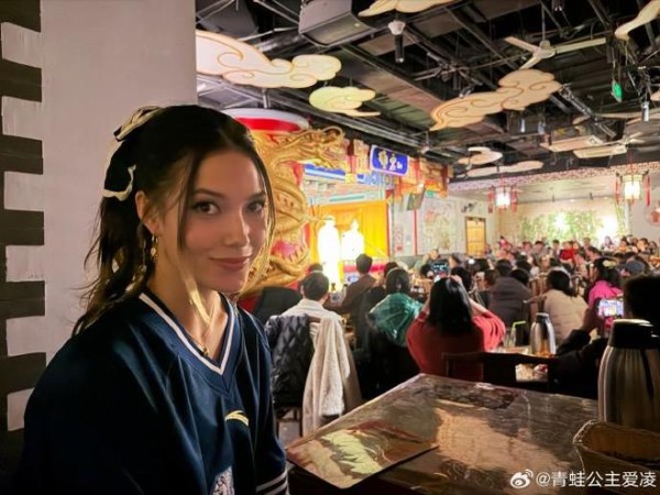 谷爱凌更新社媒晒近况，看德云社吃地地道道北京美食