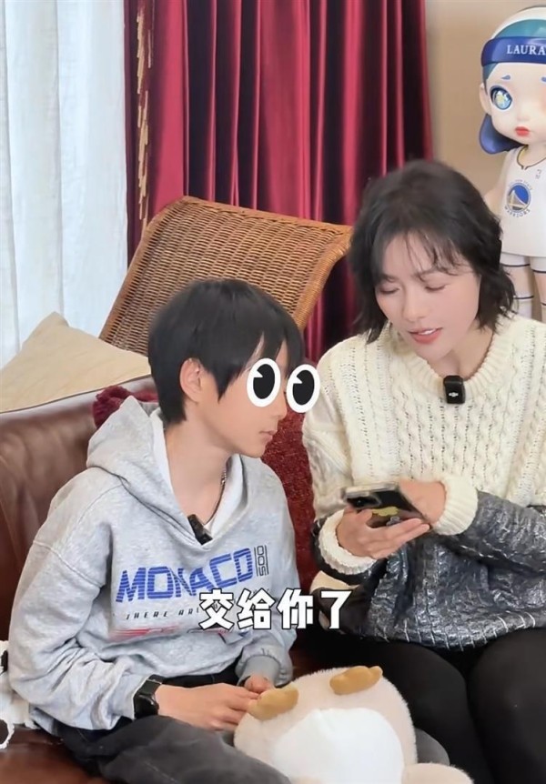 汪涵杨乐乐带儿子在家过元宵，沐沐表演魔术，主持有天赋又高又帅