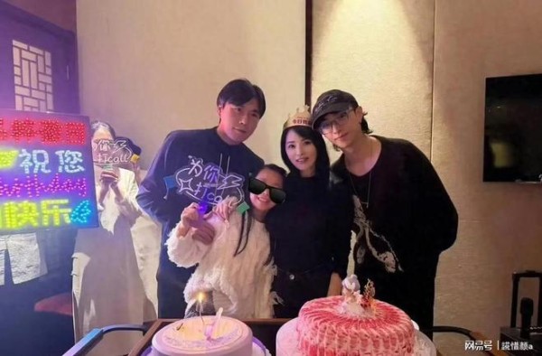 伊能静58岁生日儿子手写卡片，女儿送小金子，把伊能静感动哭了