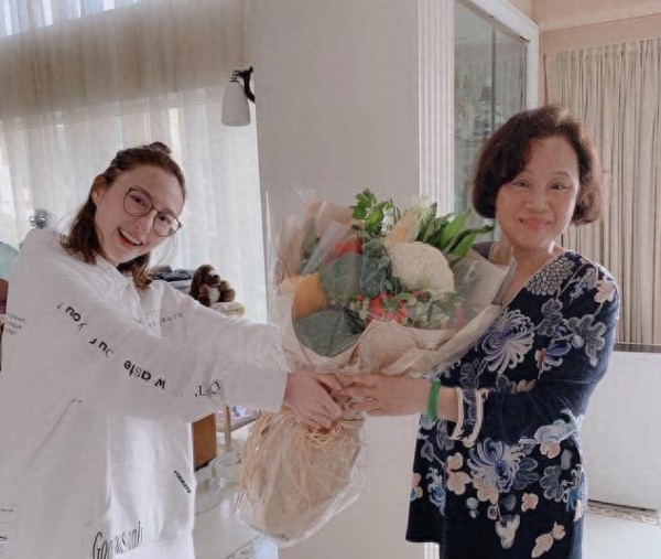 陈婉珍72岁生日仨子女相伴庆祝，娘家亲戚也在场，女婿孙女没露脸