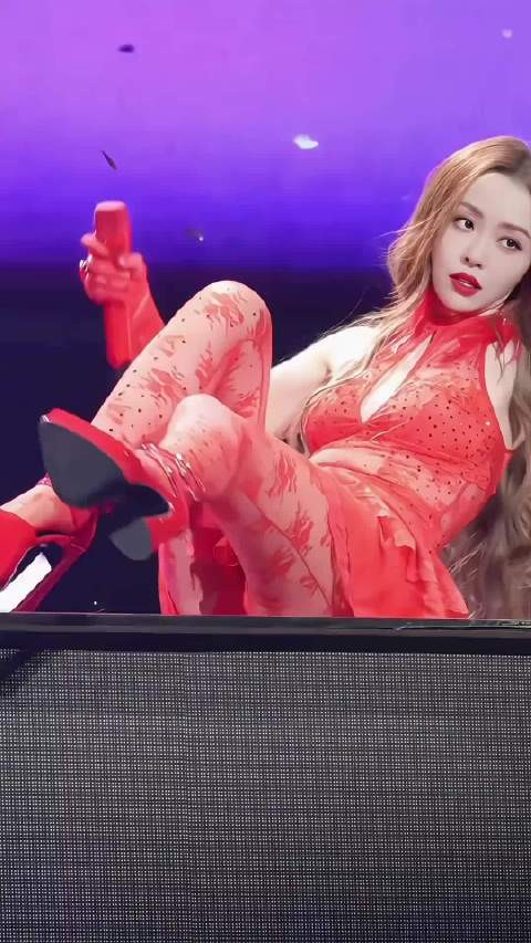 张靓颖的情趣内衣演唱会，真是厉害啊