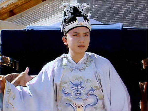 红楼梦最大的一场秀：北静王屈尊路祭，是给贾府种下“生死符”！