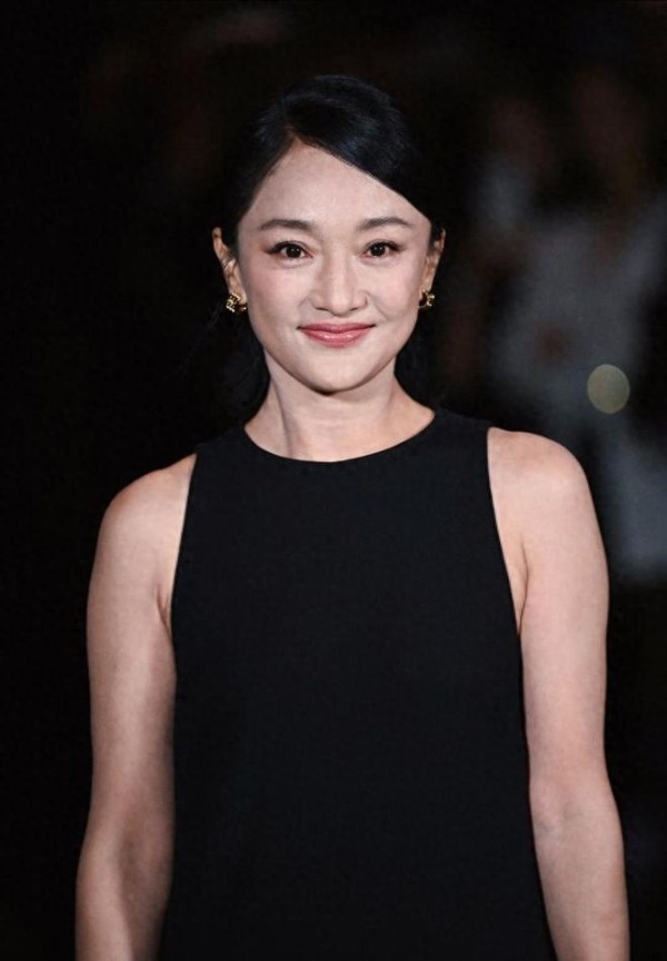 51岁周迅恋情曝光：男方“大师”身份引担忧，深扒个人背景不简单