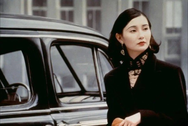 今天既有对女性的礼赞，还有对大师的缅怀！