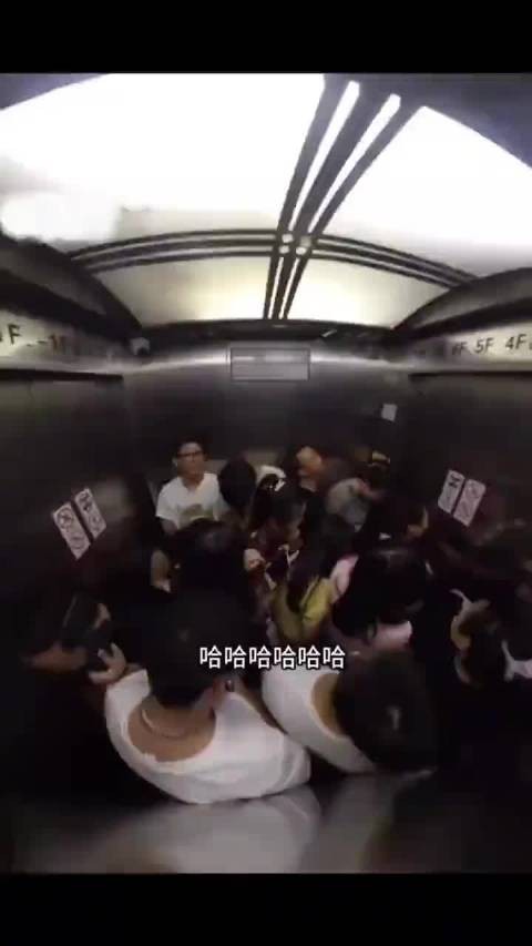 到站了没一个下的，都等着吃瓜