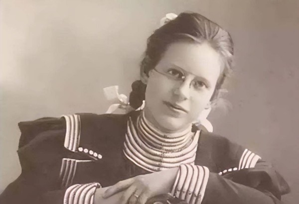 江冬秀写信嘱咐胡适：不要让表妹太辛劳，哪知表妹已睡在丈夫床边