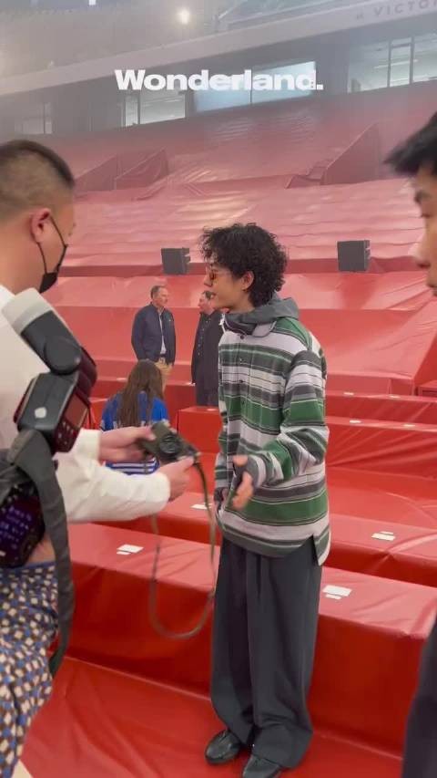 王一博好帅！好漂亮的姐姐！说的啥没听清 喜欢王一博人之常情