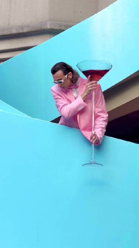 有一种尴尬叫故作不尴尬