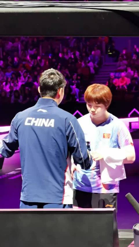 蒯曼今天的场外是于子洋，哈哈哈，职场新人又上班了！